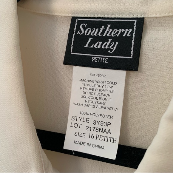 Vintage Bell Sleeve Cream Women’s Bohemian Button Down shirt - Picture 6 of 10